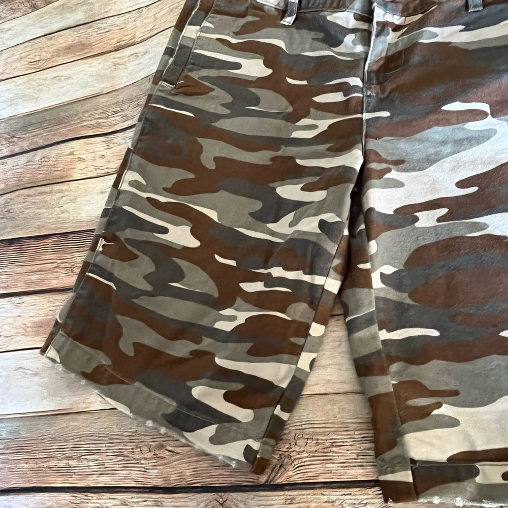 Vans Camo Print Bermuda Shorts Size 9 - Picture 3 of 8